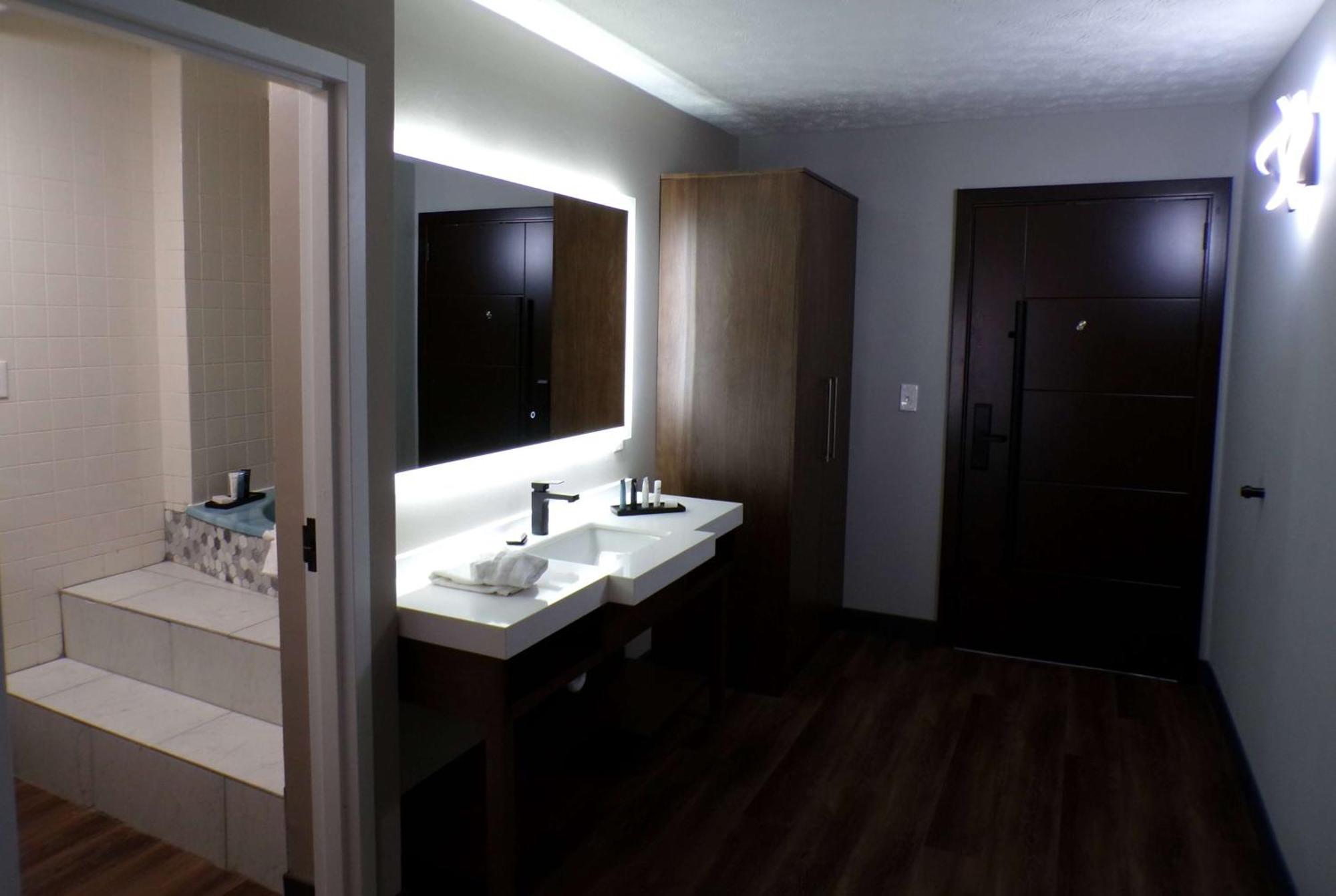 Luxor Inn & Suites, A Travelodge By Wyndham Elkins Exteriér fotografie