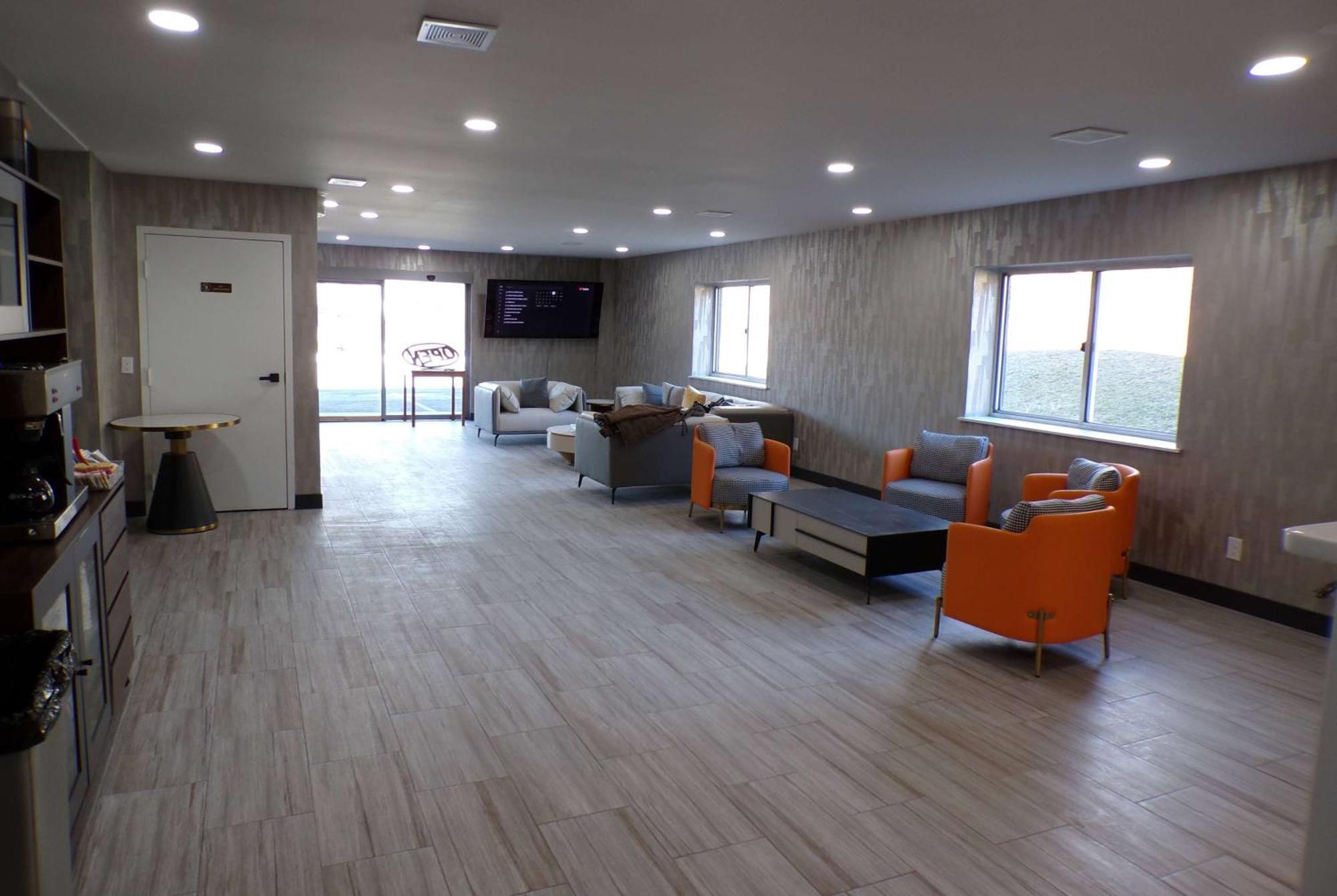 Luxor Inn & Suites, A Travelodge By Wyndham Elkins Exteriér fotografie