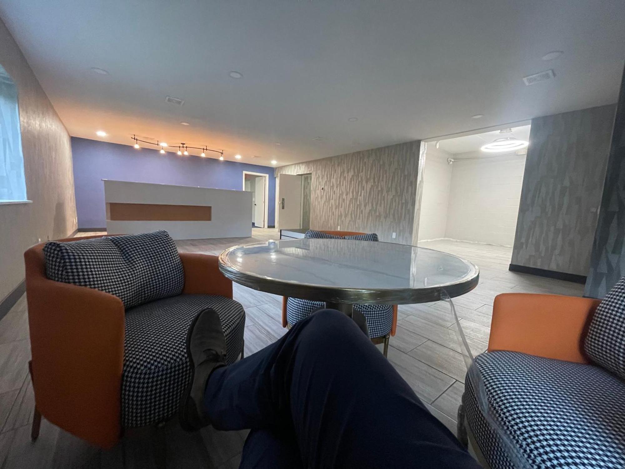 Luxor Inn & Suites, A Travelodge By Wyndham Elkins Exteriér fotografie